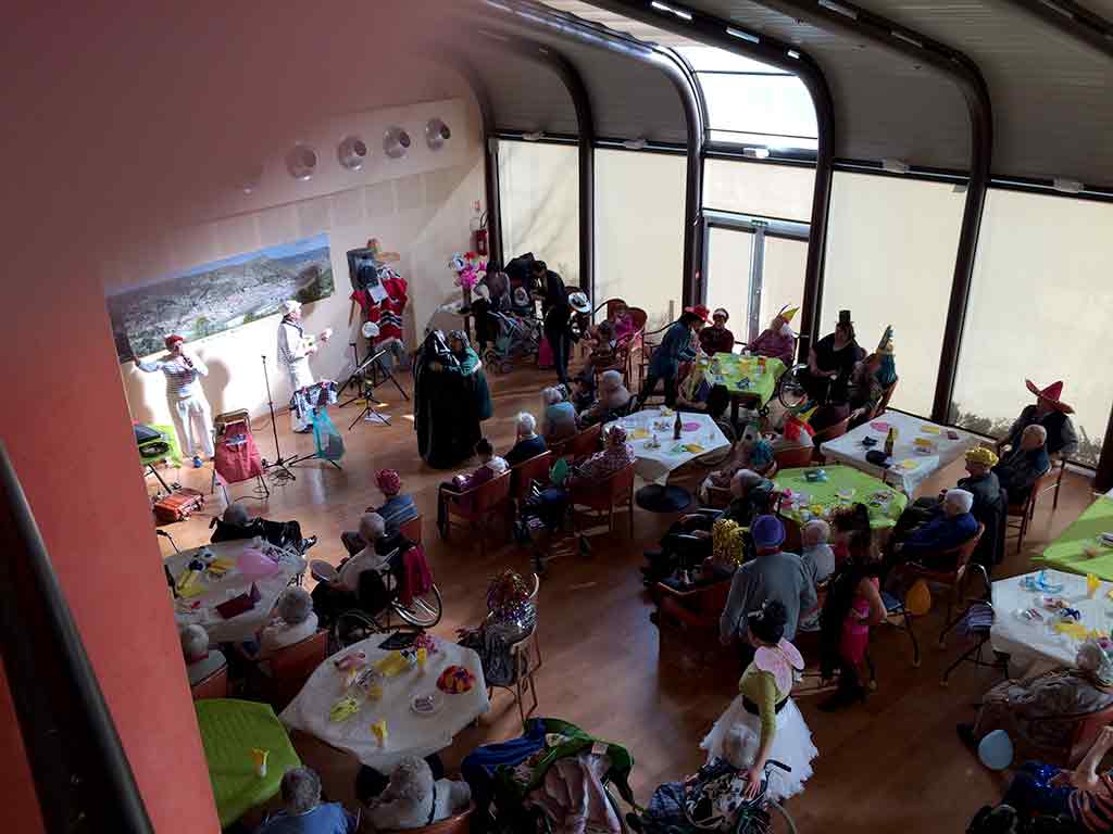 La grande salle des Charmettes un jour de fête La grande salle des Charmettes un jour de fête